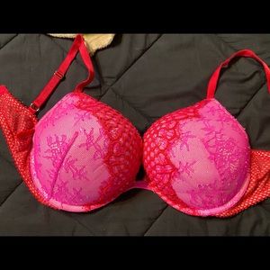 Victoria’s Secret bombshell bra